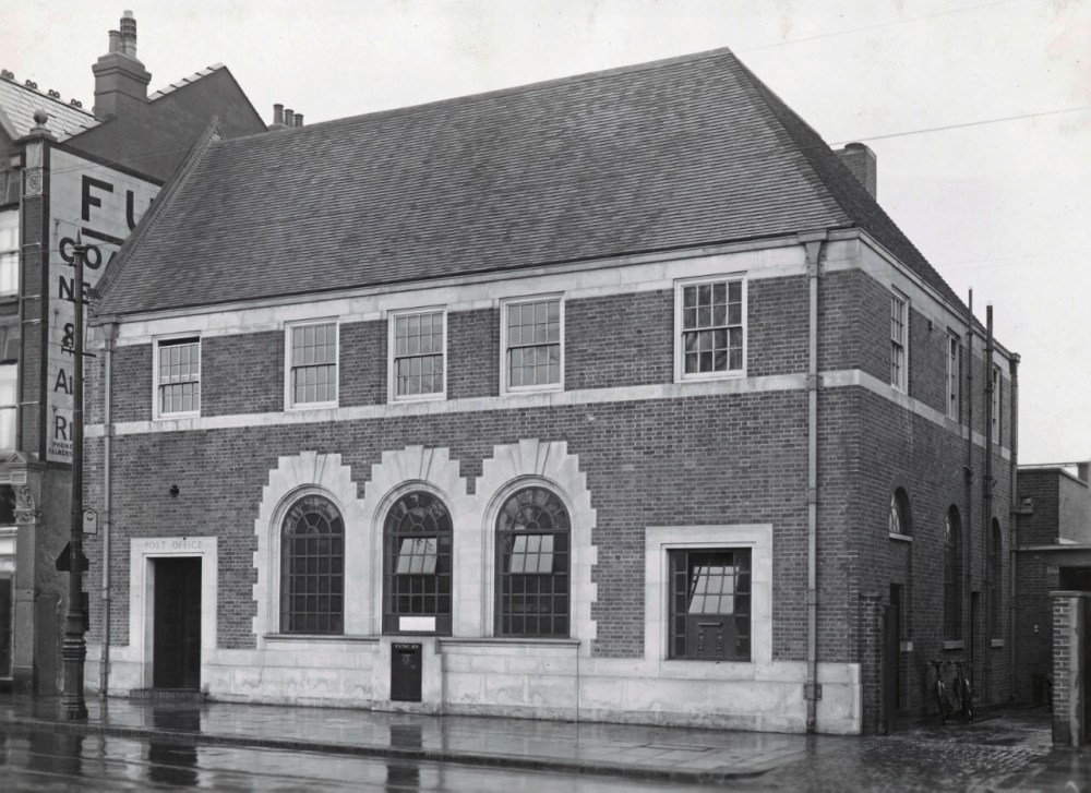 Palmers Green Post Office, 364 Green Lanes, N.13.
