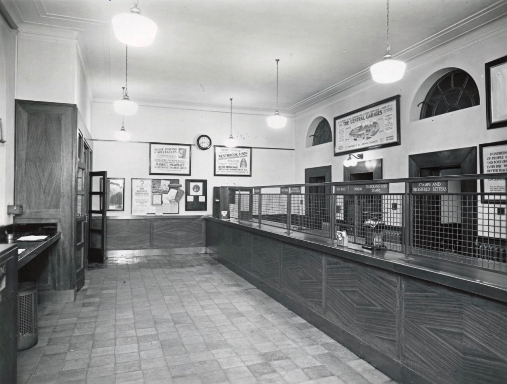 Palmers Green Post Office, 364 Green Lanes, N.13.