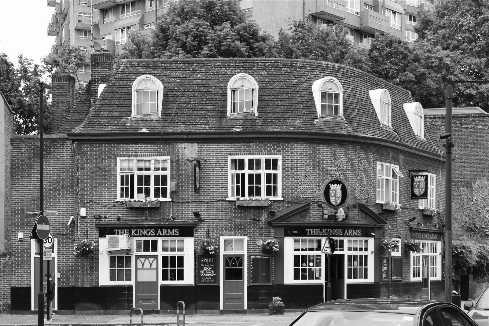 ‘The Kings Arms’, 94 Kennington Lane, London S.E.11 Pub Public House Watney, Combe, Reid & Co., Ltd. Neo-Georgian NeoGeorgian Interwar 
